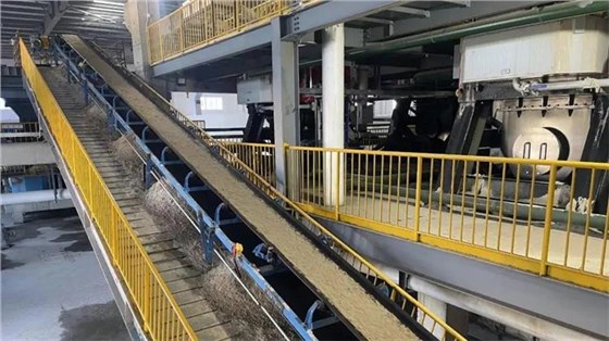 白色橡胶输送带0513-1