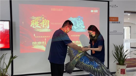 4月销售表彰大会-8
