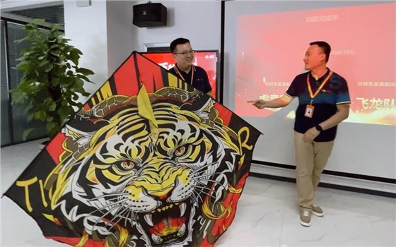 4月销售表彰大会-9