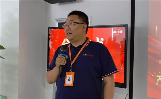 4月销售表彰大会-17