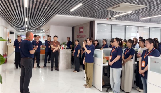 4月销售表彰大会-22