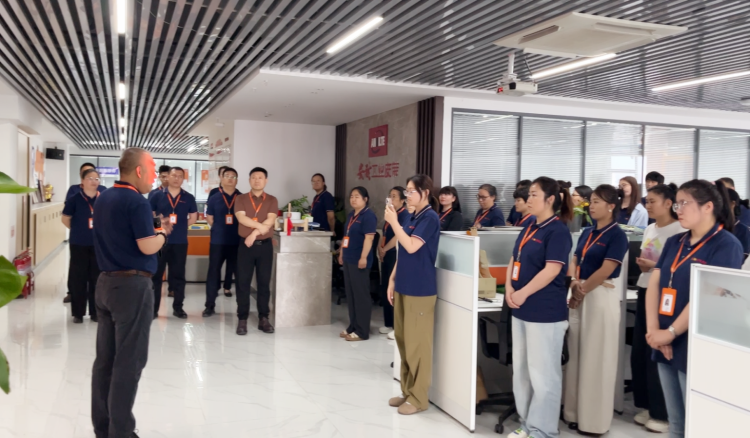 4月销售表彰大会-22