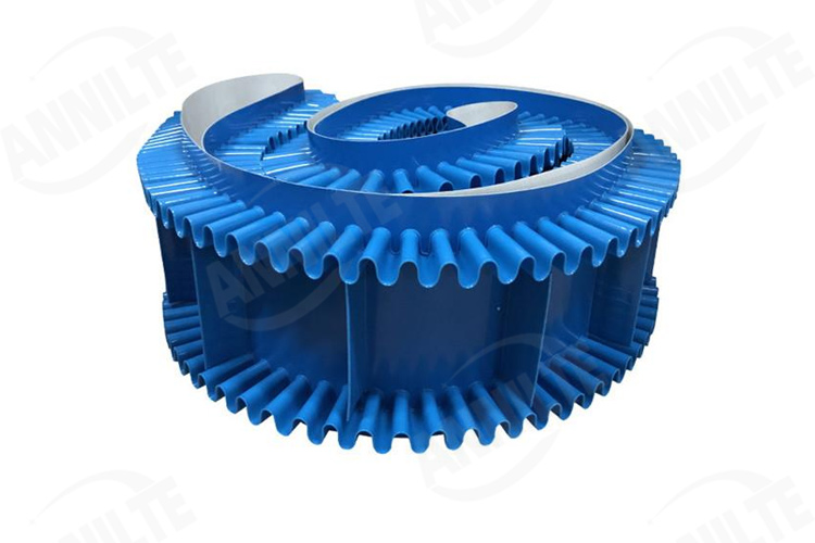 食品爬坡输送带